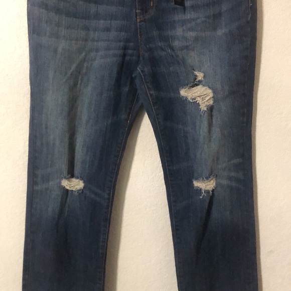 Numero Distressed Cropped Mid-Rise Jeans - Picture 3 of 9